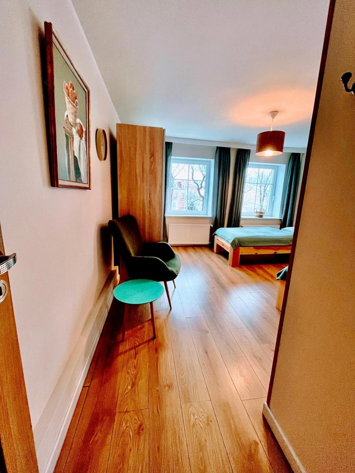 W Parku Przy Teatrze Apartment *