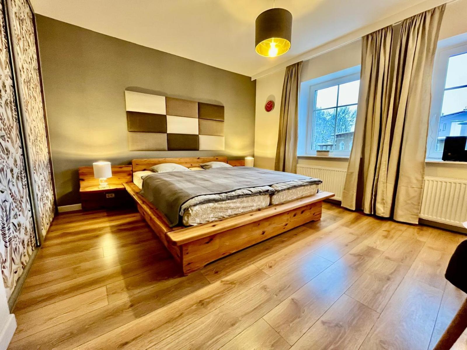 W Parku Przy Teatrze Apartment *